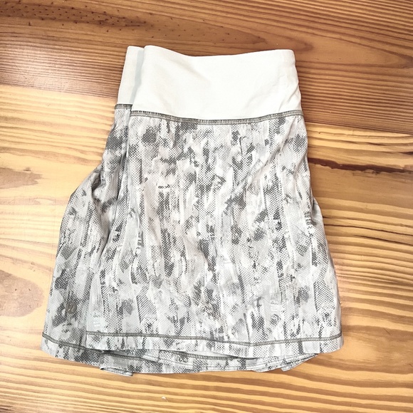 lululemon athletica Dresses & Skirts - Lululemon Pace Rival Skirt Sz. 8 Tall